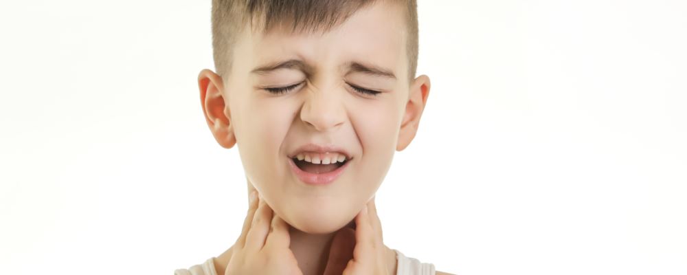 小儿鼻炎有什么症状？小儿鼻炎症状有哪些？由于小儿鼻炎的症状与感冒的症状比较相似，因此家长们常常会忽视对疾病的治疗。
